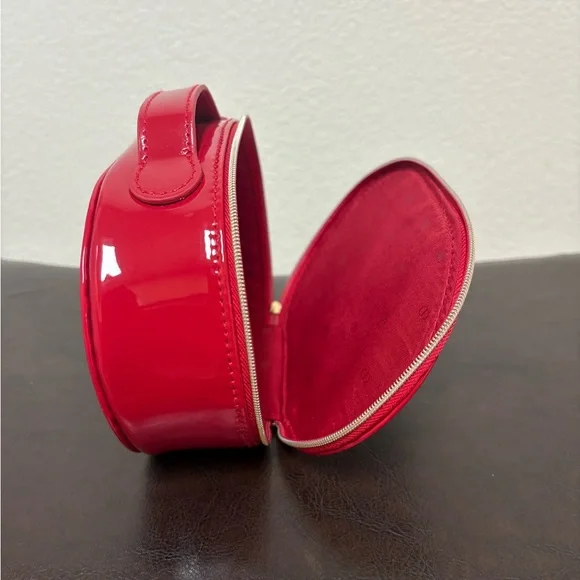 Red patent leather style make up bag - Picture 4 of 6